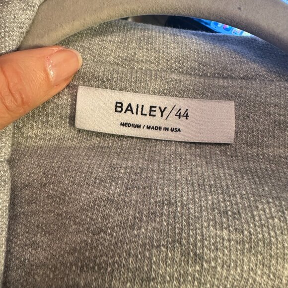 Grey active wear type fabric - Bailey 44 brand- size S/M - Picture 4 of 5